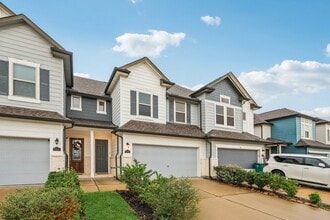 Building Photo - 7333 Hinsdale Dr