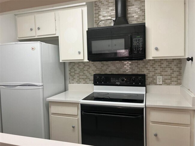 Foto del edificio - 6501 E Hill Dr