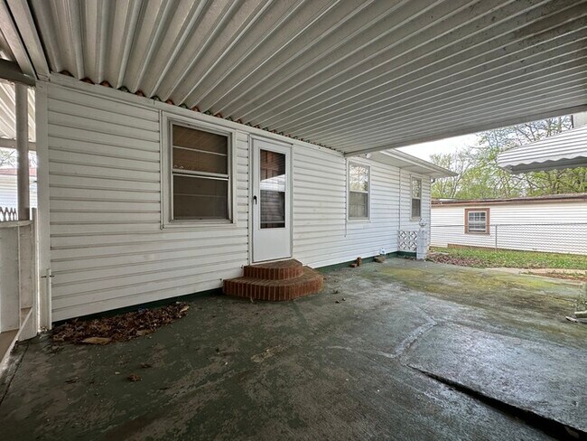 Building Photo - Lots of Storage!