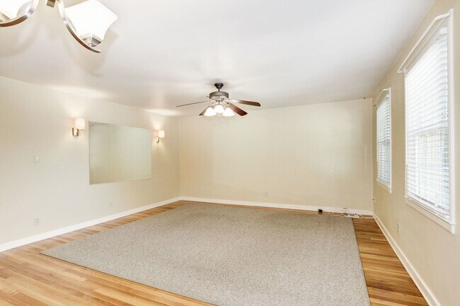 Building Photo - 1 Bed 1 Bath - Silver Spring Condo - Utili...