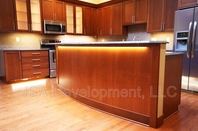 Foto del edificio - 208 E 4th St