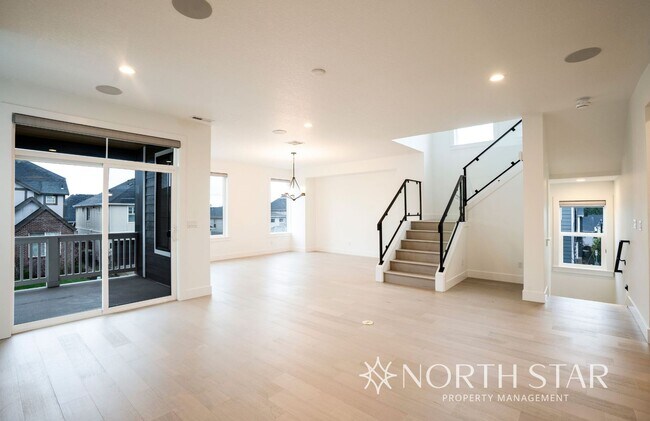 Building Photo - Modern and Spacious near Forest Park