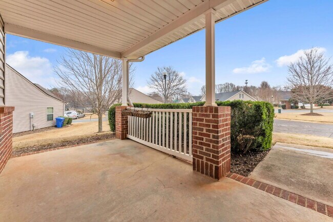 Building Photo - Spacious 3BR, 2BA Townhome with 2-Car Garage & Fireplace $1850/mo rent***