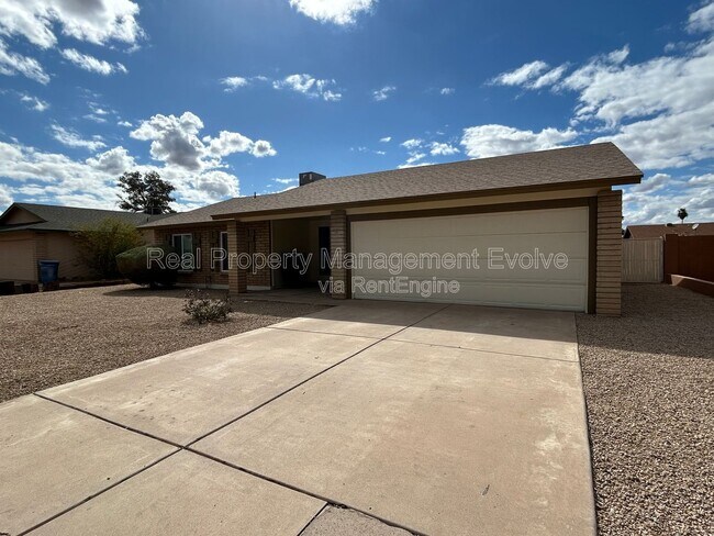 Building Photo - 3416 S Westfall Ave