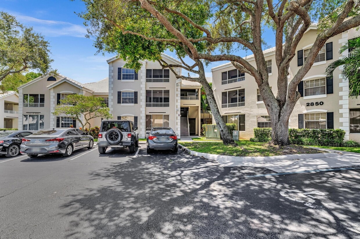 Photo - 2850 N Oakland Forest Dr (Fort Lauderdale, FL)