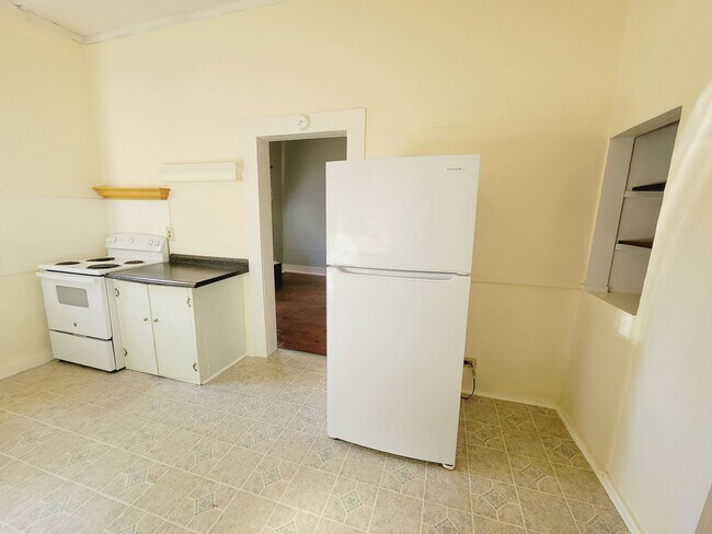 Foto del edificio - PRIVATE & Spacious 2/1 SE House on 1 Acre w/ Wood Floors, Washer/Dryer, & Screened Porch! Avail N...