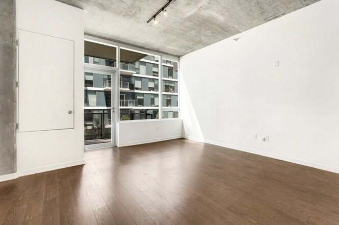 Foto principal - 1345 S Wabash Ave