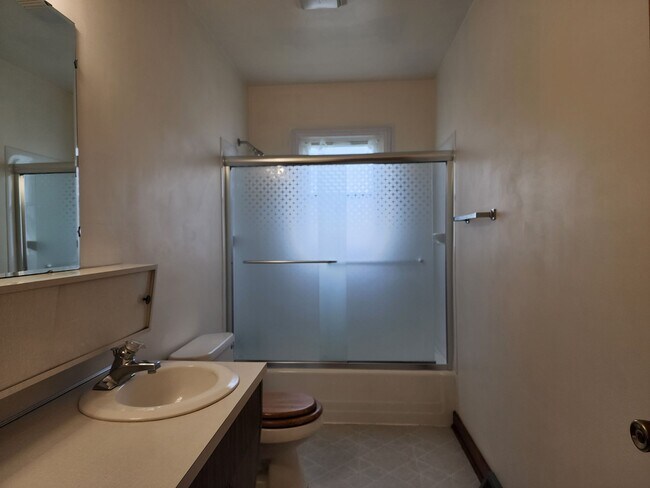 Foto del edificio - 107 W Kent St