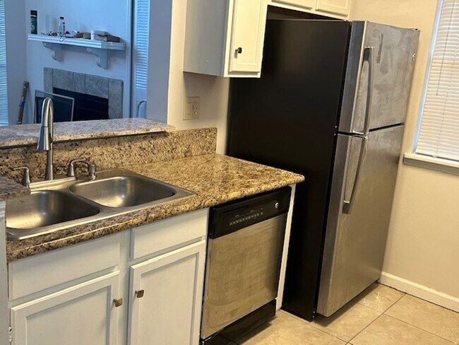 Foto del edificio - 1112 Sandy Ln Dr