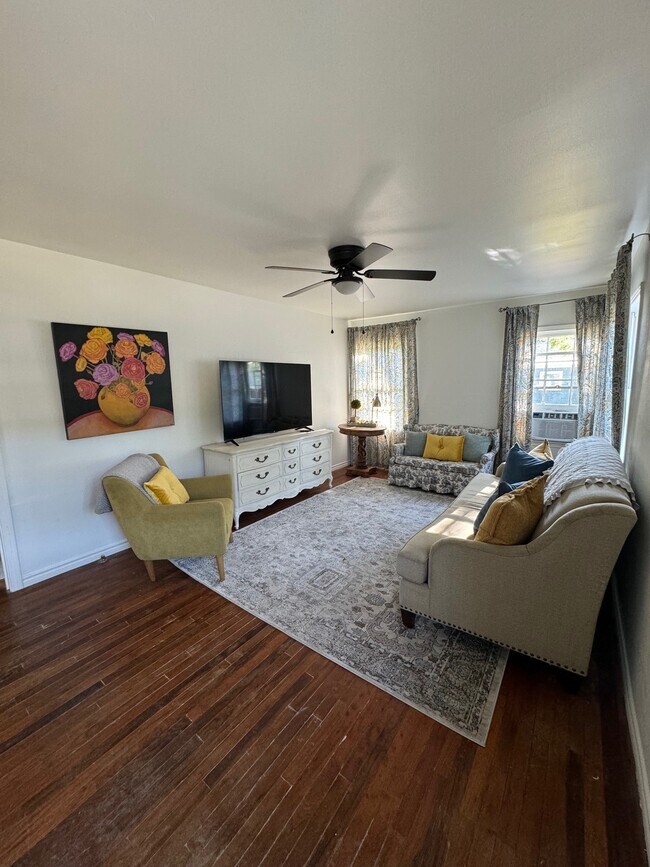 Foto del edificio - 1104 E Sycamore St