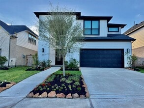 Building Photo - 1111 Luna Dr