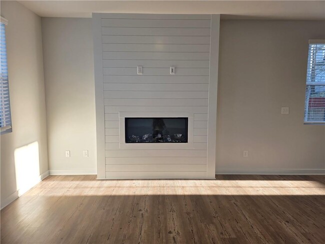 Foto del edificio - 1701 Harper Lily Ln