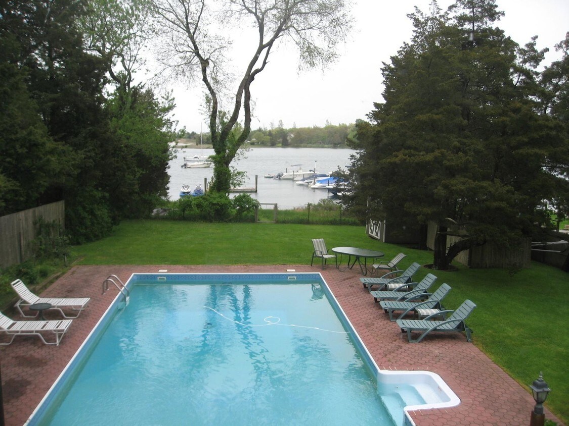 Primary Photo - 63 Scotts Landing Rd