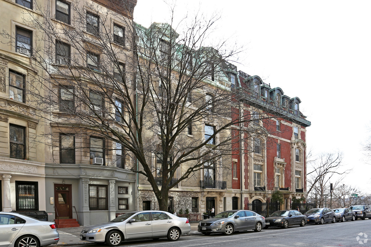 Building Photo - 322 W 106th St