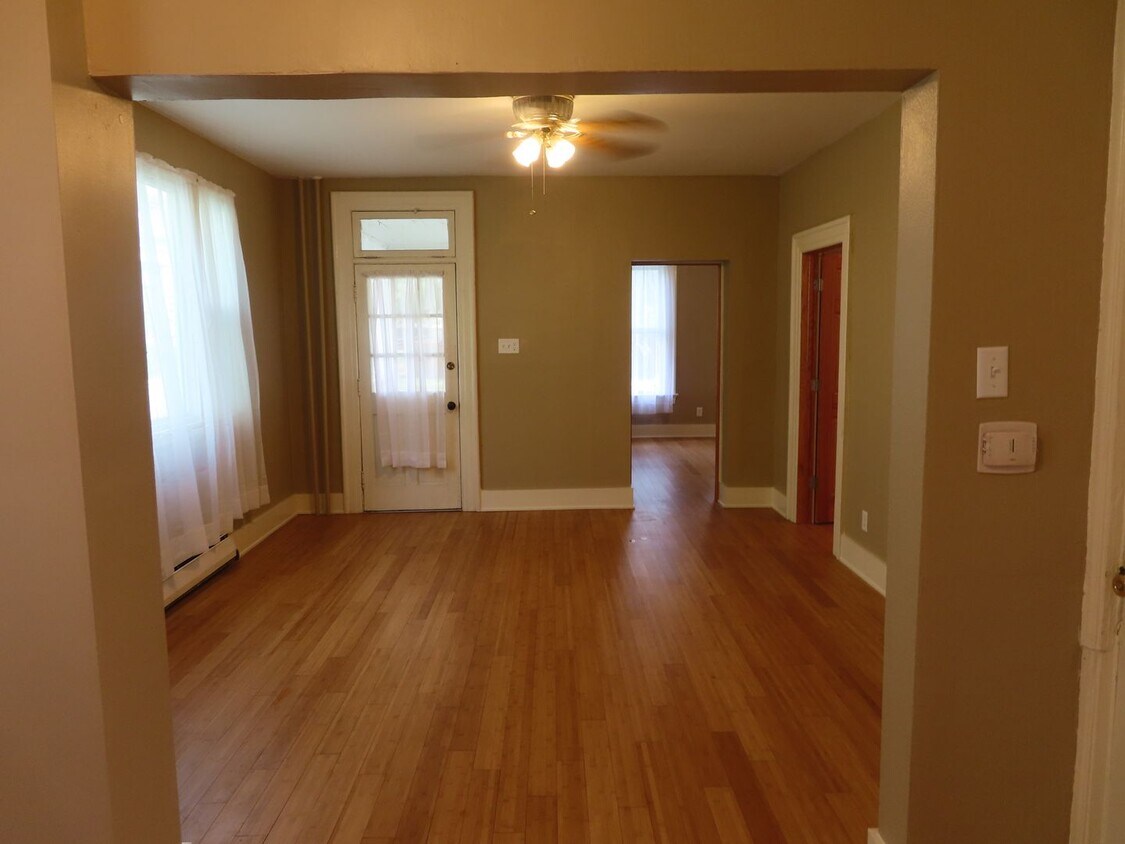 Foto principal - 1026 Stophlet St