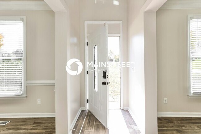 Foto del edificio - 4 Bedroom Pet-Friendly Home in GREENSBORO, NC with Main Street Renewal
