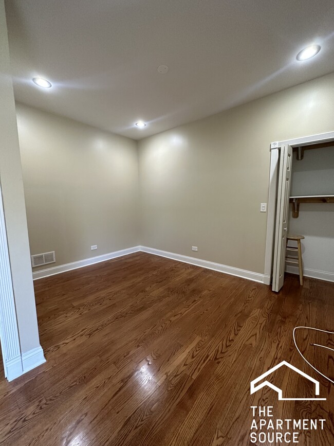 Foto del edificio - 4336 S Indiana Ave