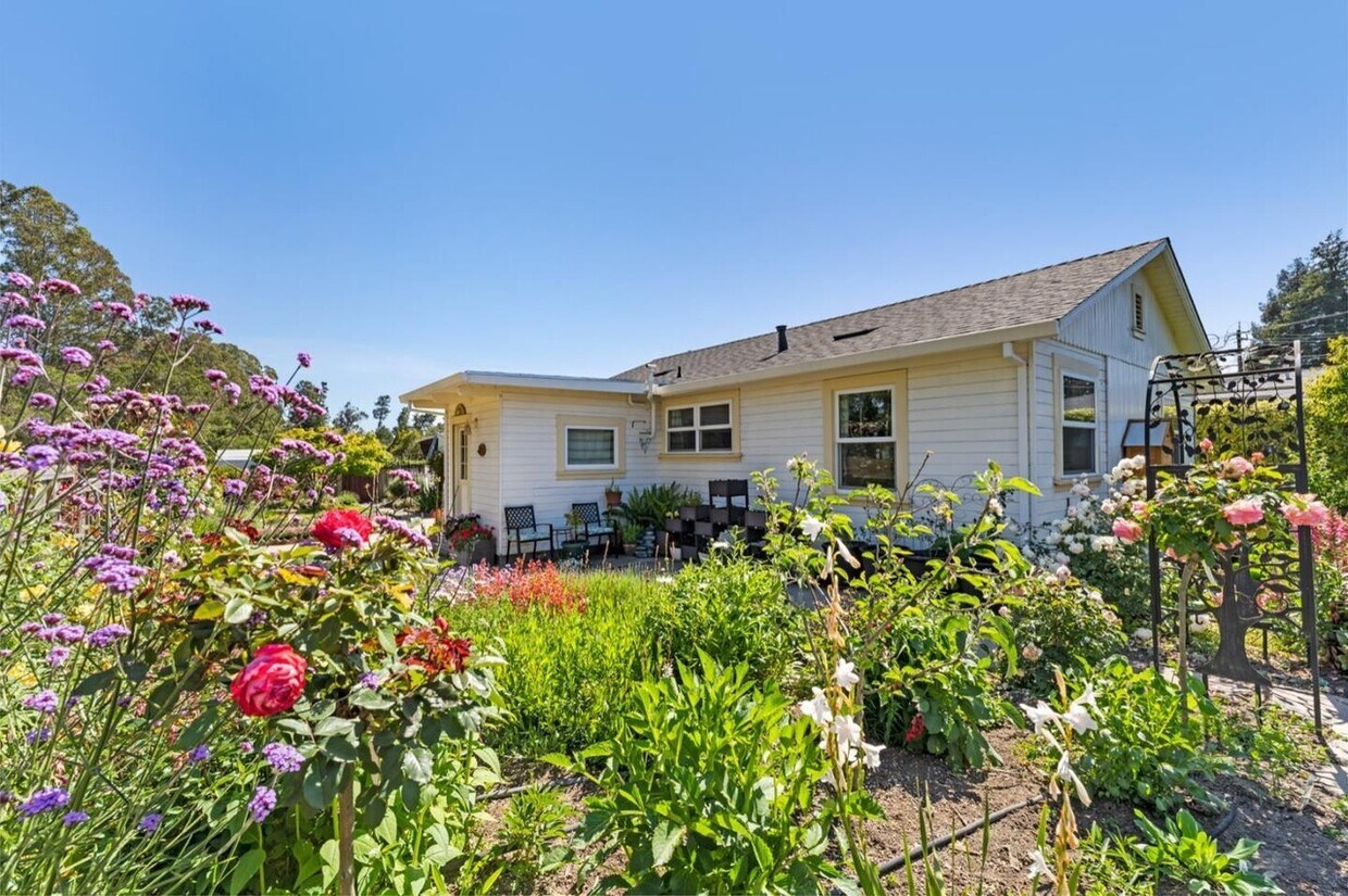 Foto principal - 5720 Soquel Dr
