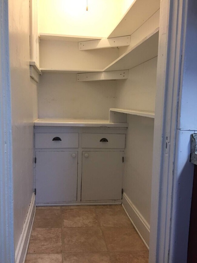 Foto del edificio - 2 Bedroom Apartment Available June 1!!