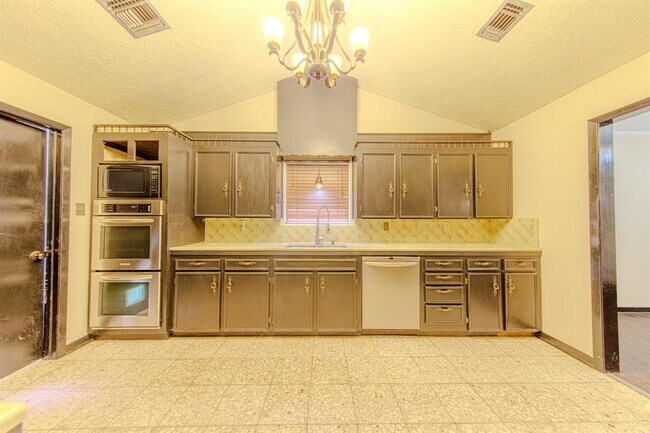 Building Photo - 31868 FM 1485 Rd