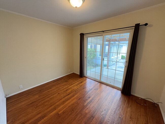 Foto del edificio - 4029 Walnut Dr