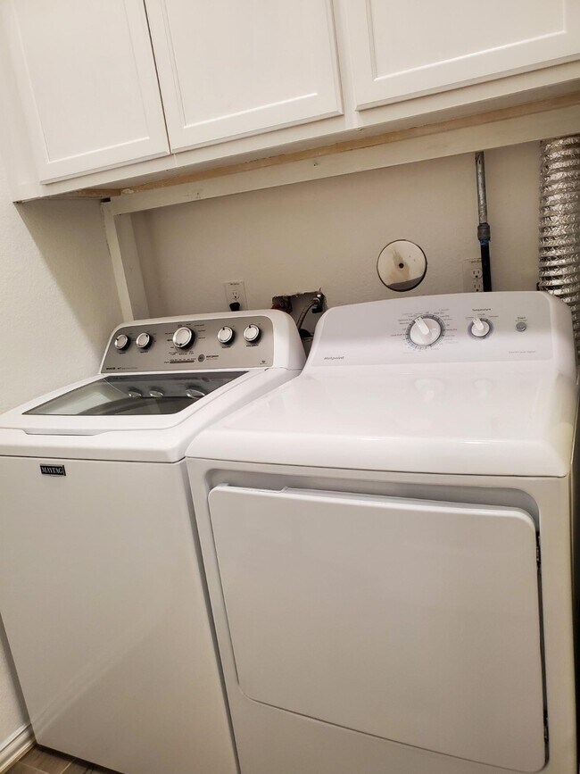 Building Photo - 4324 Pine Harvest Ln