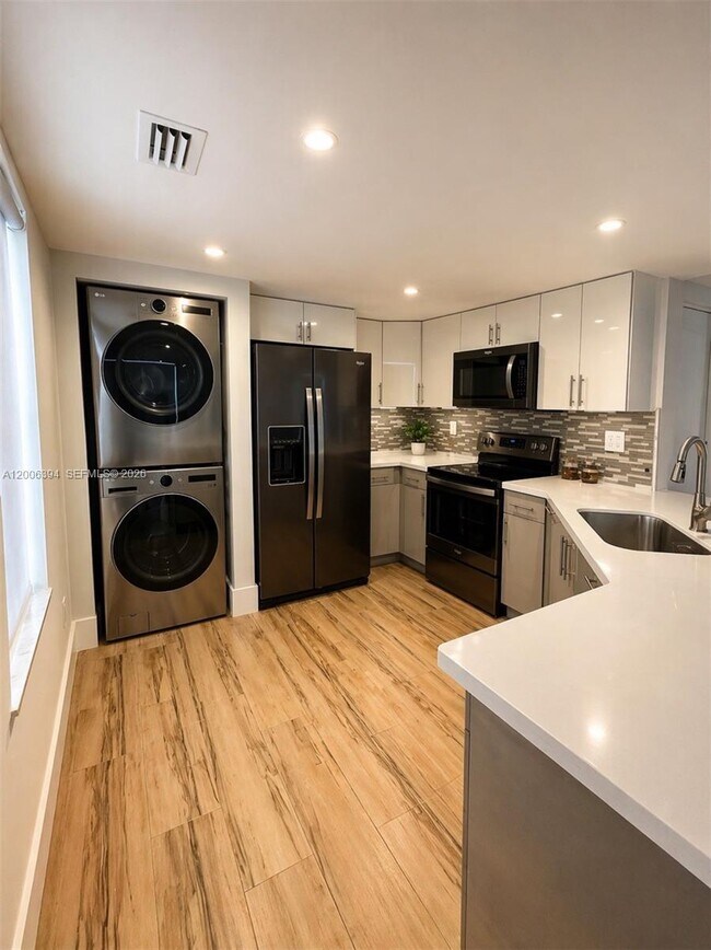 Foto del edificio - 8590 NW 3rd Ln