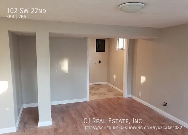 Foto del edificio - 102 SW 22nd St