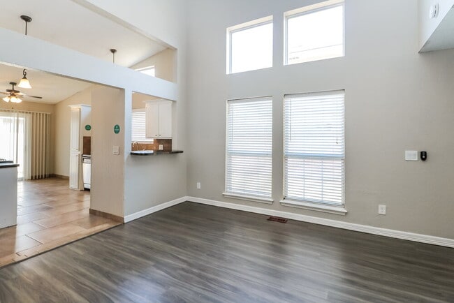 Foto del edificio - 503 Clover Rd