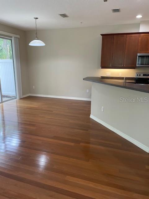 Foto del edificio - 596 Pinebranch Cir