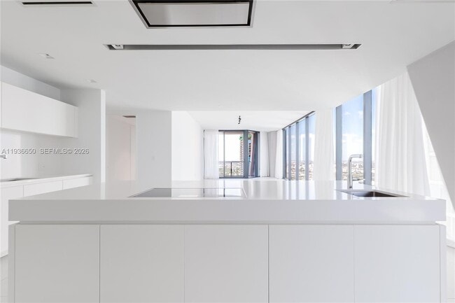 Building Photo - 1000 Biscayne Blvd