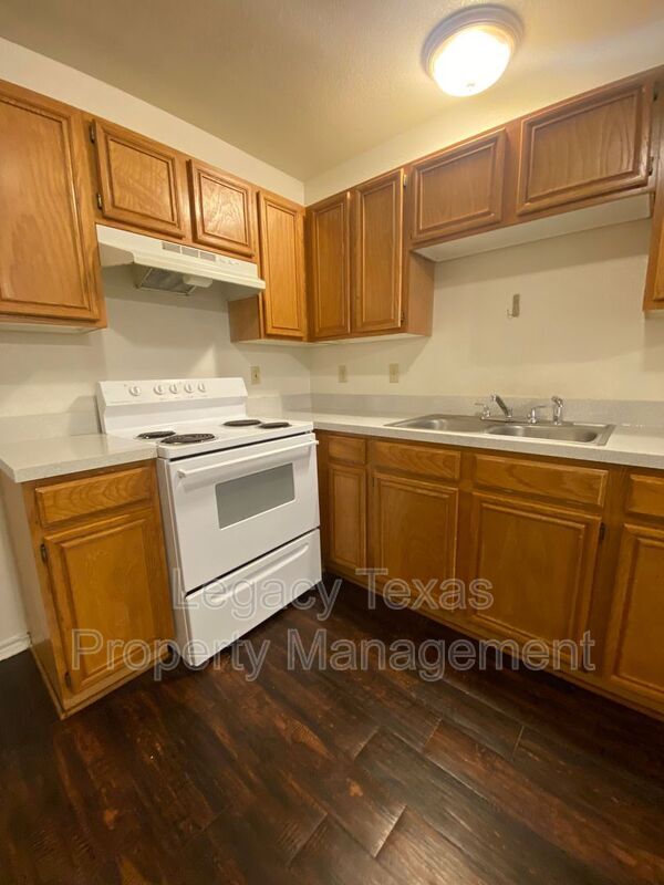 Foto del edificio - 1112 Williams Ave