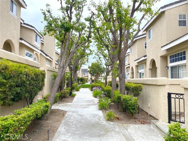 Building Photo - 2300 Maple Ave