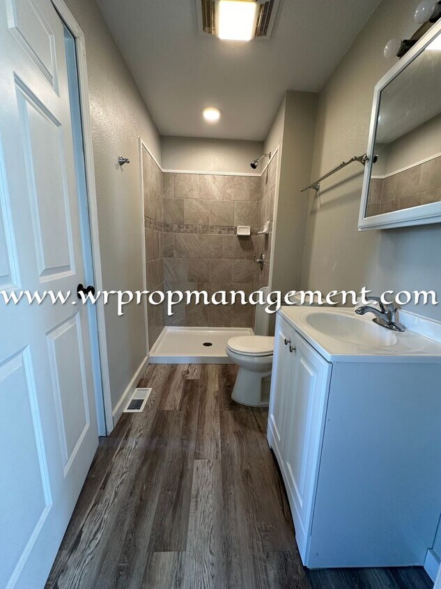 Foto principal - 5864 Merle St