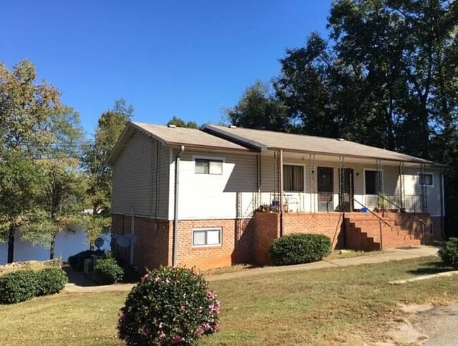 Building Photo - 215 Hammond Cir