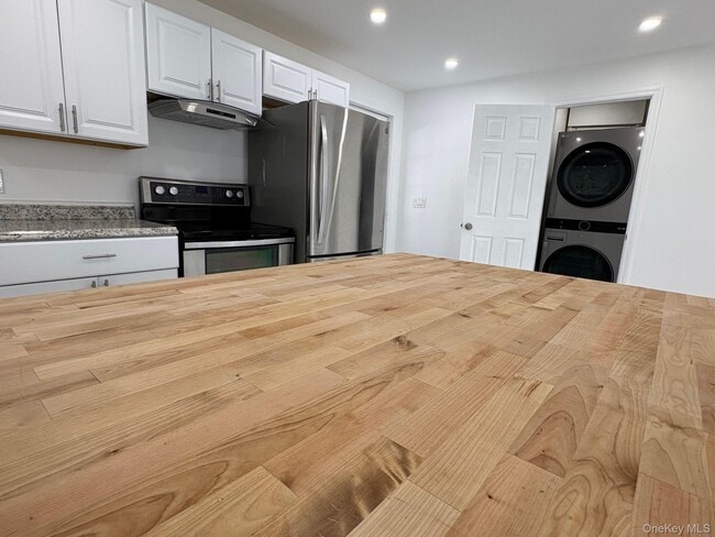 Building Photo - 40 Hillside Ave