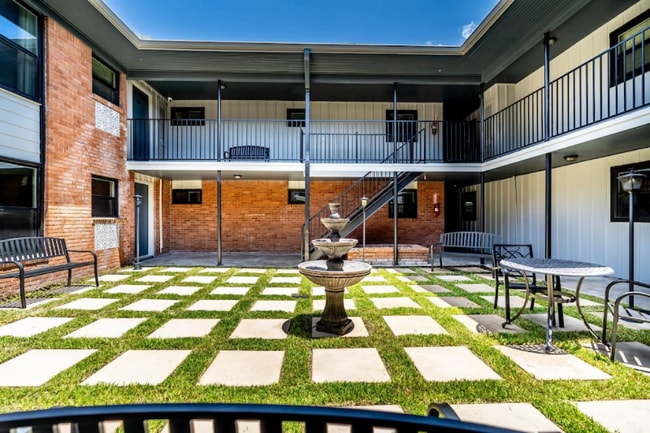 Building Photo - 1602 Bonnie Brae St