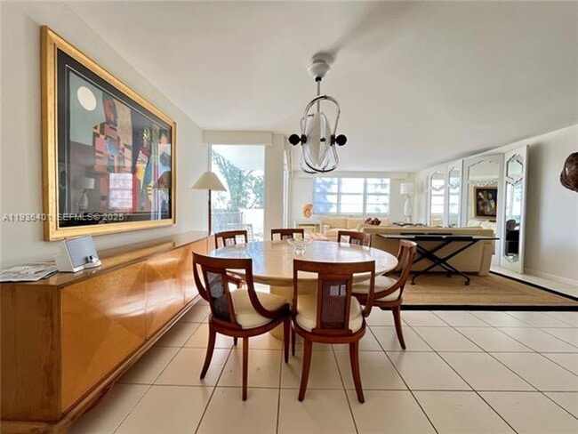 Foto del edificio - 9341 E Bay Harbor Dr