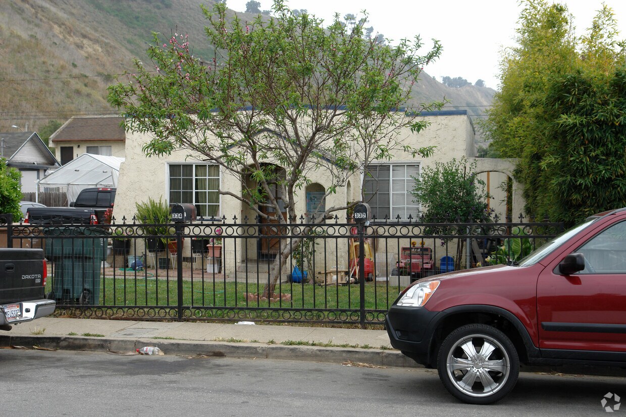 Building Photo - 332 E McFarlane St