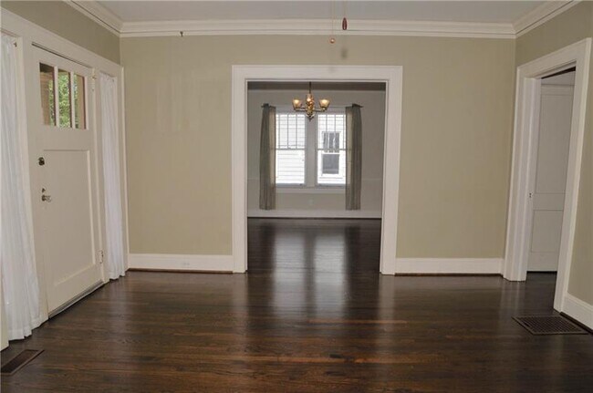 Building Photo - 602 Sherwood Rd NE