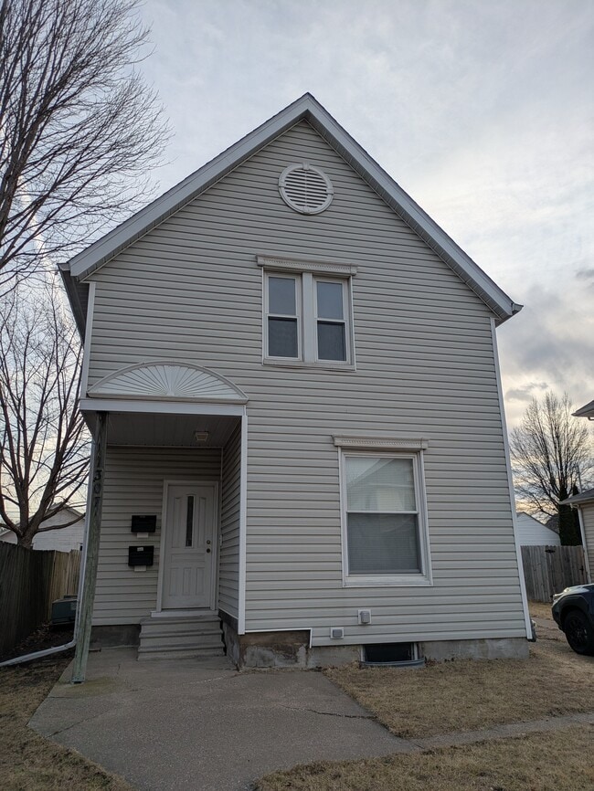 Building Photo - 1307 39th St