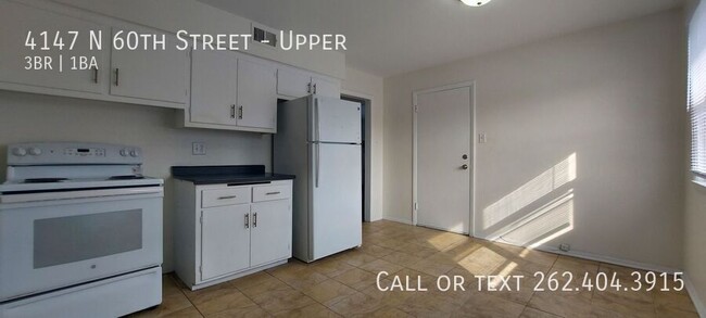 Foto del edificio - Spacious Partially Rehabbed 3 Bedroom Uppe...