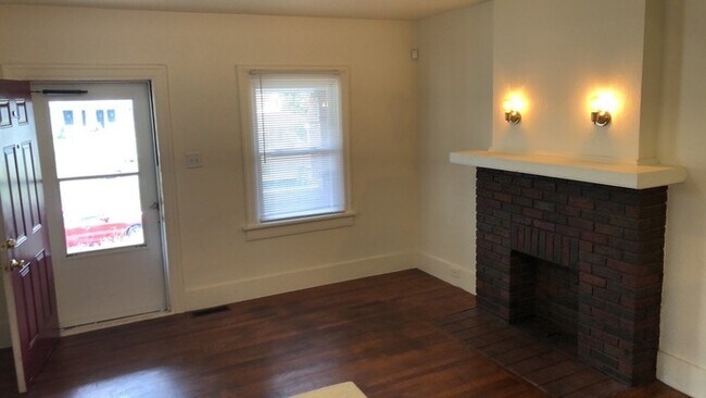 Foto del edificio - 1038 Walnut Hill Pl