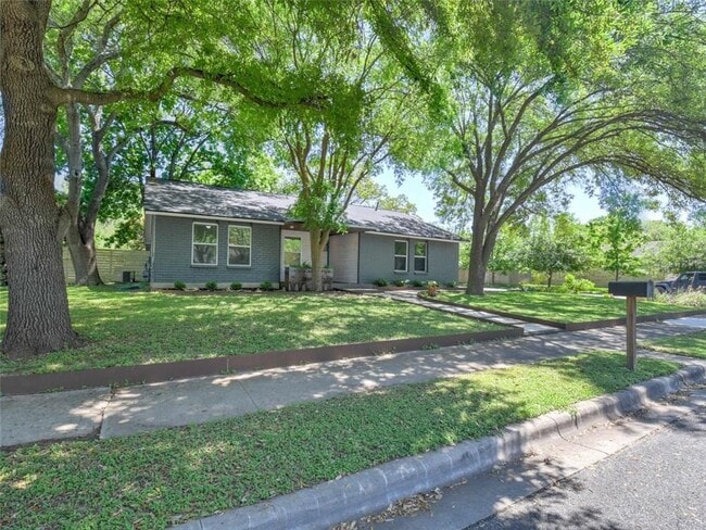 Building Photo - 6605 Clubway Ln