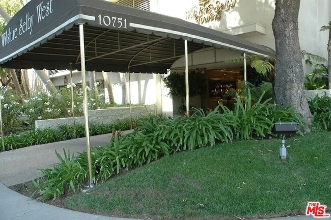 Photo - 10751 Wilshire Boulevard Unit 603 House