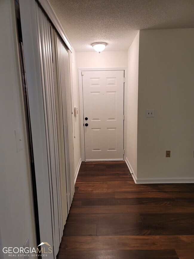 Foto del edificio - 632 Granville Ct