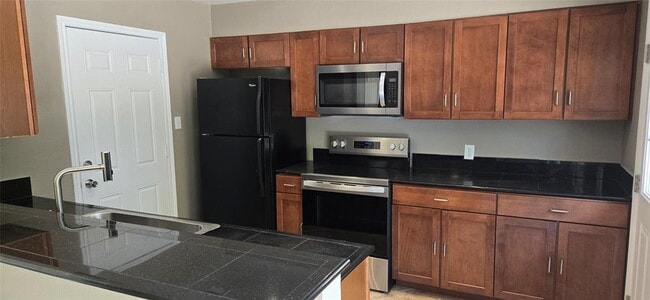 Building Photo - 2104 Village Way Dr