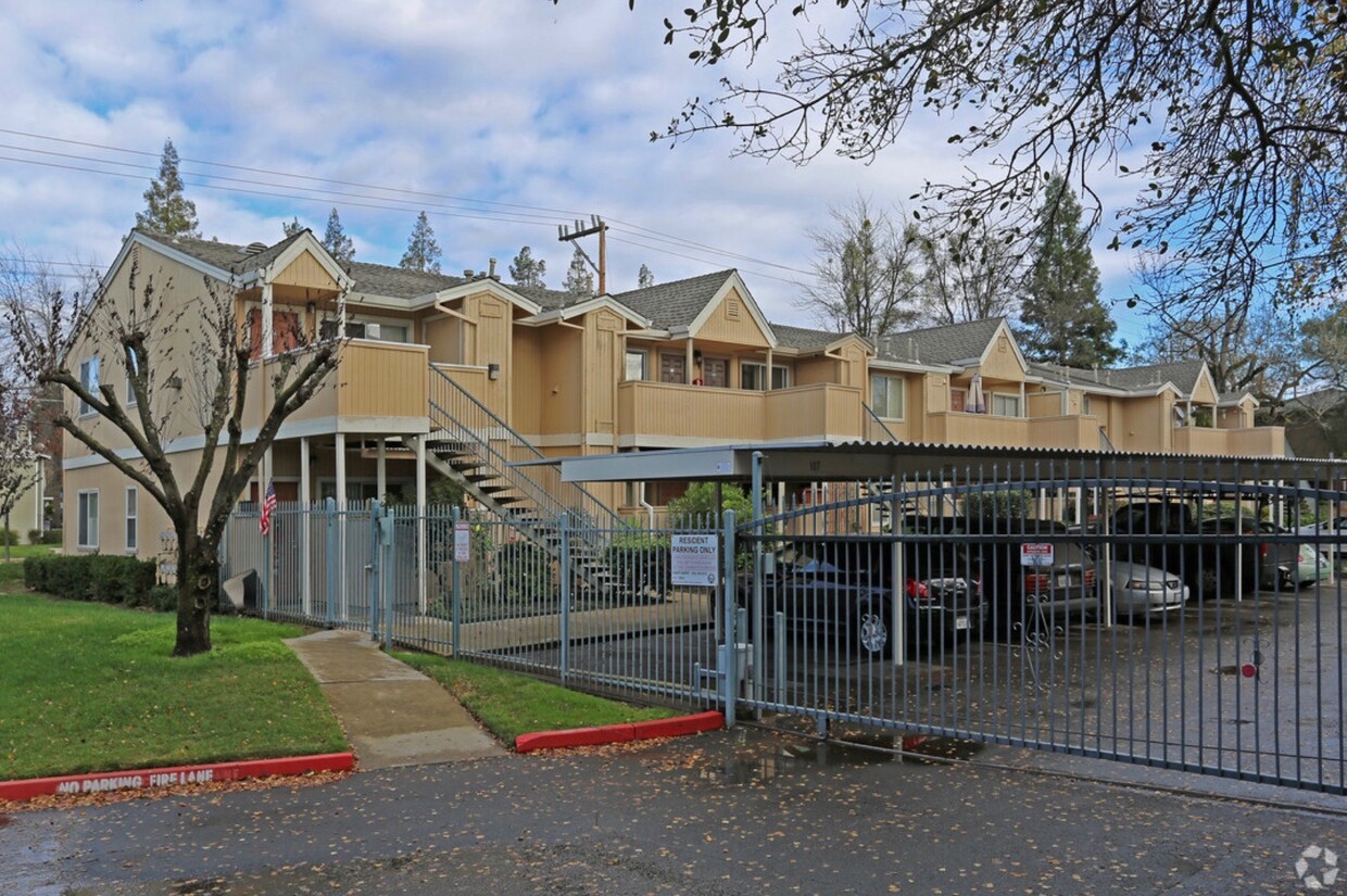 Primary Photo - 3930 Hollister Ave