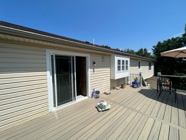 Building Photo - WOW Factor Home in Alexandria