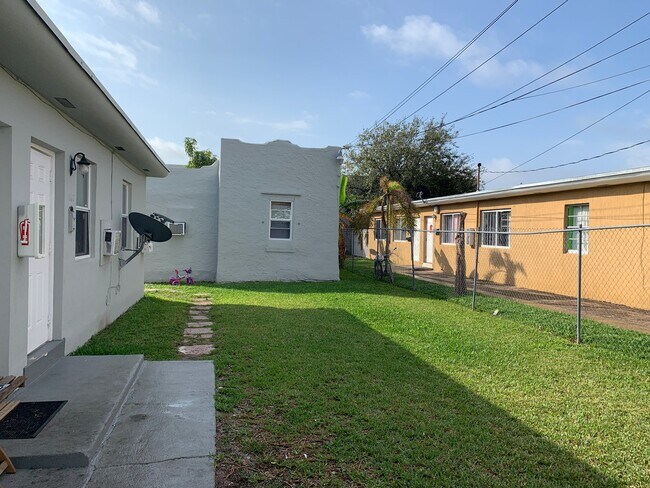 Building Photo - 1864 NW 21st St
